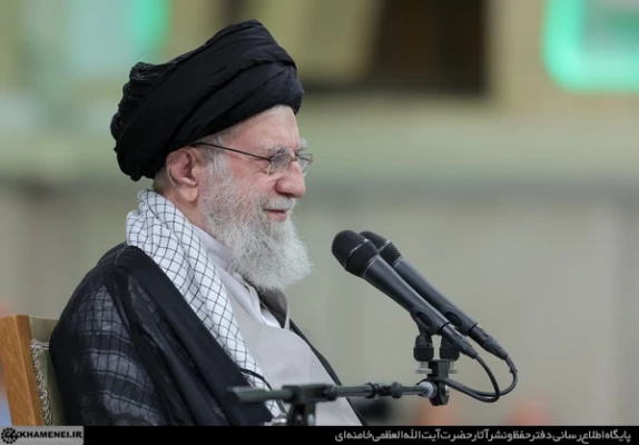 دانشگاه فرهنگیان متعلق به آموزش و پرورش است. اینکه حالا گاهی بین بعضی از محافل صحبت شده که این را ملحق کنند به فلان دانشگاه دیگر، این مصلحت نیست. این مال آموزش و پرورش است باید در اختیار آموزش و پرورش باشد. دانشگاه فرهنگیان محل تربیت همان عنصری است که آن 