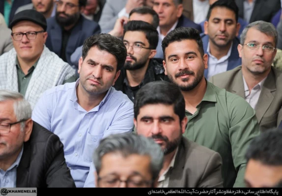 دانشگاه فرهنگیان متعلق به آموزش و پرورش است. اینکه حالا گاهی بین بعضی از محافل صحبت شده که این را ملحق کنند به فلان دانشگاه دیگر، این مصلحت نیست. این مال آموزش و پرورش است باید در اختیار آموزش و پرورش باشد. دانشگاه فرهنگیان محل تربیت همان عنصری است که آن 