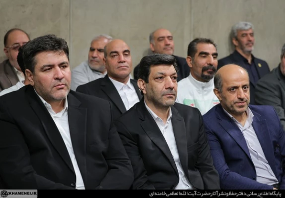 دانشگاه فرهنگیان متعلق به آموزش و پرورش است. اینکه حالا گاهی بین بعضی از محافل صحبت شده که این را ملحق کنند به فلان دانشگاه دیگر، این مصلحت نیست. این مال آموزش و پرورش است باید در اختیار آموزش و پرورش باشد. دانشگاه فرهنگیان محل تربیت همان عنصری است که آن 