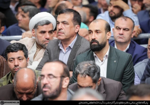 دانشگاه فرهنگیان متعلق به آموزش و پرورش است. اینکه حالا گاهی بین بعضی از محافل صحبت شده که این را ملحق کنند به فلان دانشگاه دیگر، این مصلحت نیست. این مال آموزش و پرورش است باید در اختیار آموزش و پرورش باشد. دانشگاه فرهنگیان محل تربیت همان عنصری است که آن 