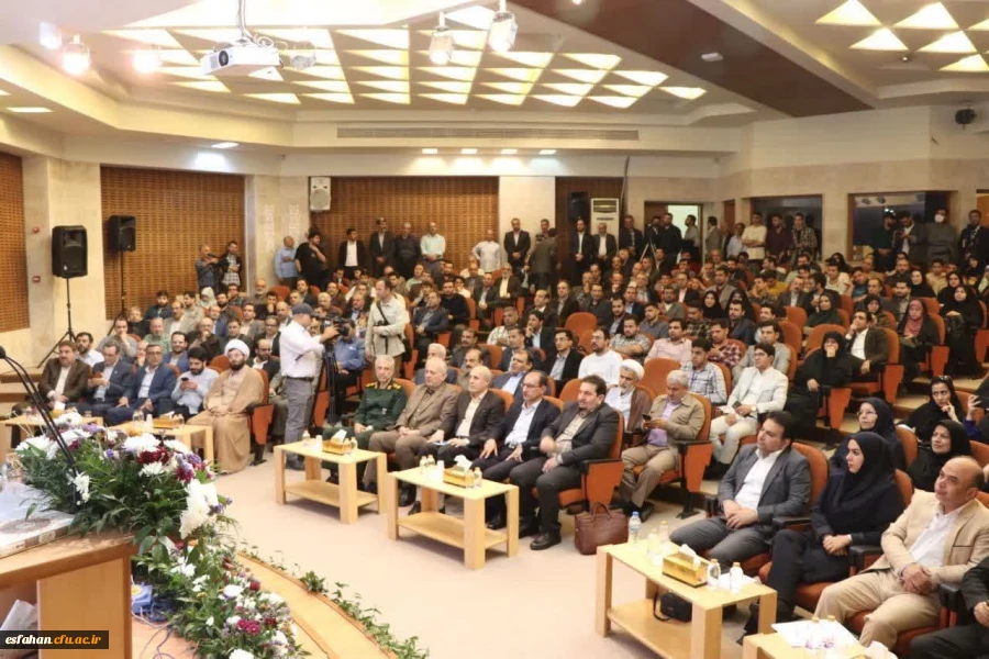 مراسم اختتامیه سومین جشنواره ملی قرآنی، فرهنگی و هنری شهید آوینی با حضور معاون وزیر علوم و رئیس سازمان امور دانشجویان به پایان رسید.  5