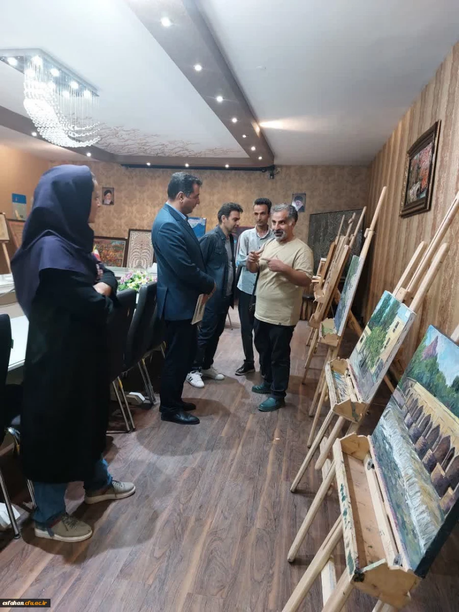 بازدید سرپرست دانشگاه فرهنگیان  استان اصفهان ازنمایشگاه کتاب و آثار اساتید هنر دانشگاه فرهنگیان  7