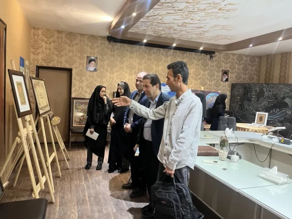 درطول برگزاری این رویداد بازدید سرپرست دانشگاه فرهنگیان  استان اصفهان و همچنین مدیرکل آموزش و پرورش استان اصفهان ازنمایشگاه کتاب و آثار اساتید هنر دانشگاه فرهنگیان  3