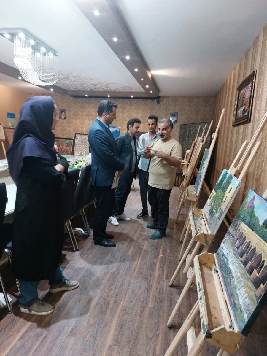 درطول برگزاری این رویداد بازدید سرپرست دانشگاه فرهنگیان  استان اصفهان و همچنین مدیرکل آموزش و پرورش استان اصفهان ازنمایشگاه کتاب و آثار اساتید هنر دانشگاه فرهنگیان  8