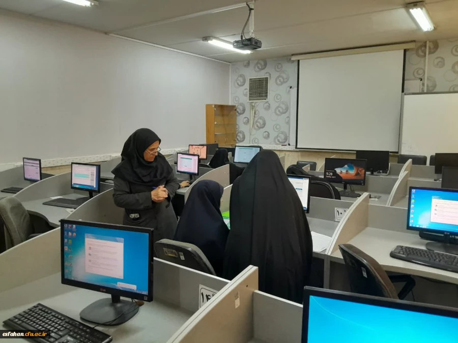 گزارش تصویری از بازدید سرپرست دانشگاه فرهنگیان استان اصفهان و مسئول نهاد مقام  معظم رهبری در دانشگاه فرهنگیان استان اصفهان از حوزه های برگزاری فرآیند ارزیابی مصاحبه  پذیرفته شدگان چند برابر ظرفیت  مستقر در پردیس ها و مراکز 22