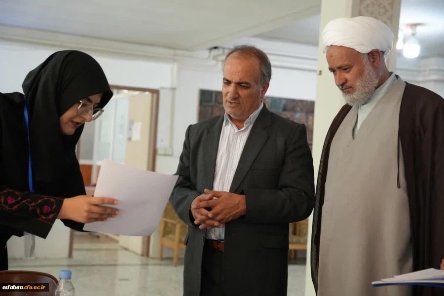 گزارش تصویری از بازدید سرپرست دانشگاه فرهنگیان استان اصفهان و مسئول نهاد مقام  معظم رهبری در دانشگاه فرهنگیان استان اصفهان از حوزه های برگزاری فرآیند ارزیابی مصاحبه  پذیرفته شدگان چند برابر ظرفیت  مستقر در پردیس ها و مراکز 10