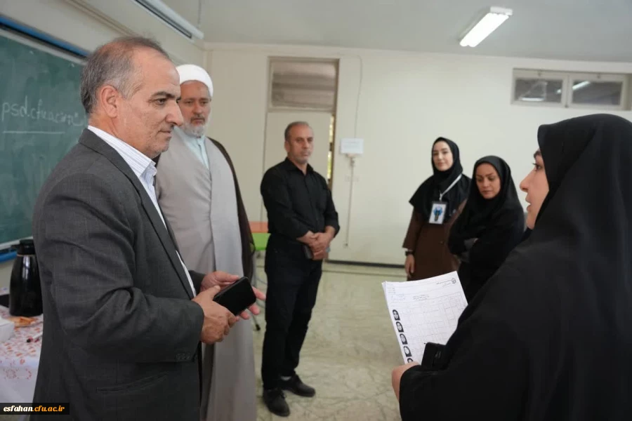 گزارش تصویری از بازدید سرپرست دانشگاه فرهنگیان استان اصفهان و مسئول نهاد مقام  معظم رهبری در دانشگاه فرهنگیان استان اصفهان از حوزه های برگزاری فرآیند ارزیابی مصاحبه  پذیرفته شدگان چند برابر ظرفیت  مستقر در پردیس ها و مراکز 14