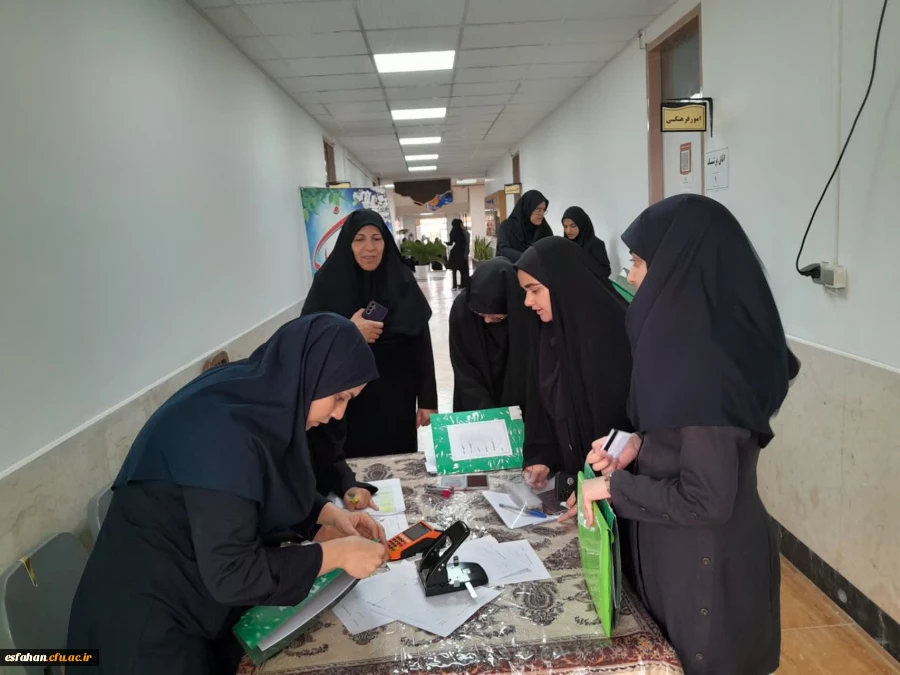 گزارش تصویری از بازدید سرپرست دانشگاه فرهنگیان استان اصفهان و مسئول نهاد مقام  معظم رهبری در دانشگاه فرهنگیان استان اصفهان از حوزه های برگزاری فرآیند ارزیابی مصاحبه  پذیرفته شدگان چند برابر ظرفیت  مستقر در پردیس ها و مراکز 21