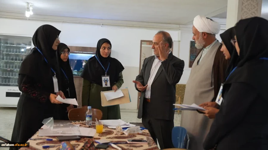 گزارش تصویری از بازدید سرپرست دانشگاه فرهنگیان استان اصفهان و مسئول نهاد مقام  معظم رهبری در دانشگاه فرهنگیان استان اصفهان از حوزه های برگزاری فرآیند ارزیابی مصاحبه  پذیرفته شدگان چند برابر ظرفیت  مستقر در پردیس ها و مراکز 12