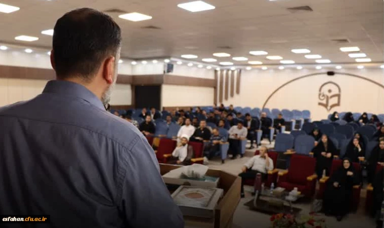 آیین  تکریم و معارفه مسئولین جدید حوزه و پایگاه های بسیج دانشجویی دانشگاه فرهنگیان استان اصفهان 5