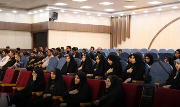 آیین  تکریم و معارفه مسئولین جدید حوزه و پایگاه های بسیج دانشجویی دانشگاه فرهنگیان استان اصفهان 12