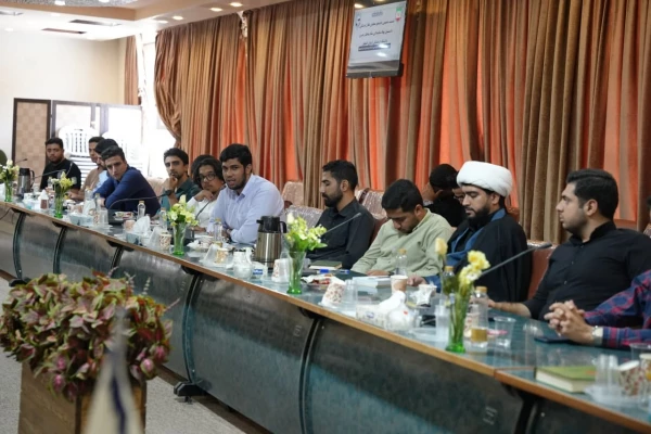 
نشست پرسش و پاسخ دانشجویان فعال فرهنگی با مسئول نهاد رهبری در دانشگاه فرهنگیان اصفهان برگزار شد 5