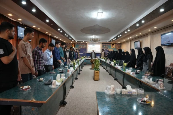 
نشست پرسش و پاسخ دانشجویان فعال فرهنگی با مسئول نهاد رهبری در دانشگاه فرهنگیان اصفهان برگزار شد 8