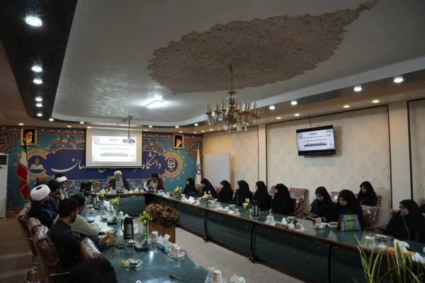 
نشست پرسش و پاسخ دانشجویان فعال فرهنگی با مسئول نهاد رهبری در دانشگاه فرهنگیان اصفهان برگزار شد 11