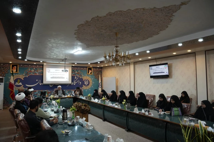 
نشست پرسش و پاسخ دانشجویان فعال فرهنگی با مسئول نهاد رهبری در دانشگاه فرهنگیان اصفهان برگزار شد 11