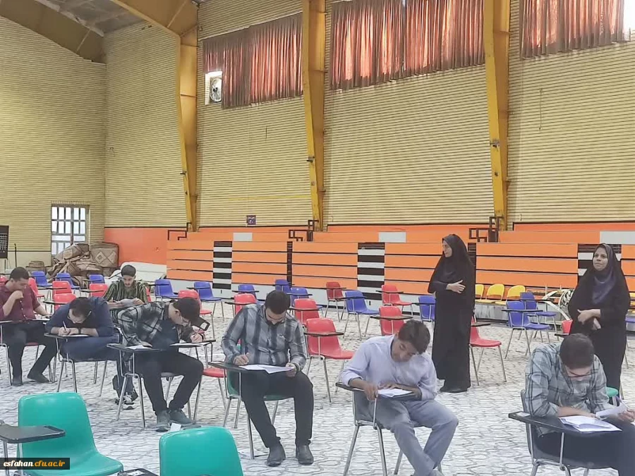 شروع آزمونهای پایان ترم در پردیس ها و مراکز دانشگاه فرهنگیان استان اصفهان 

 5