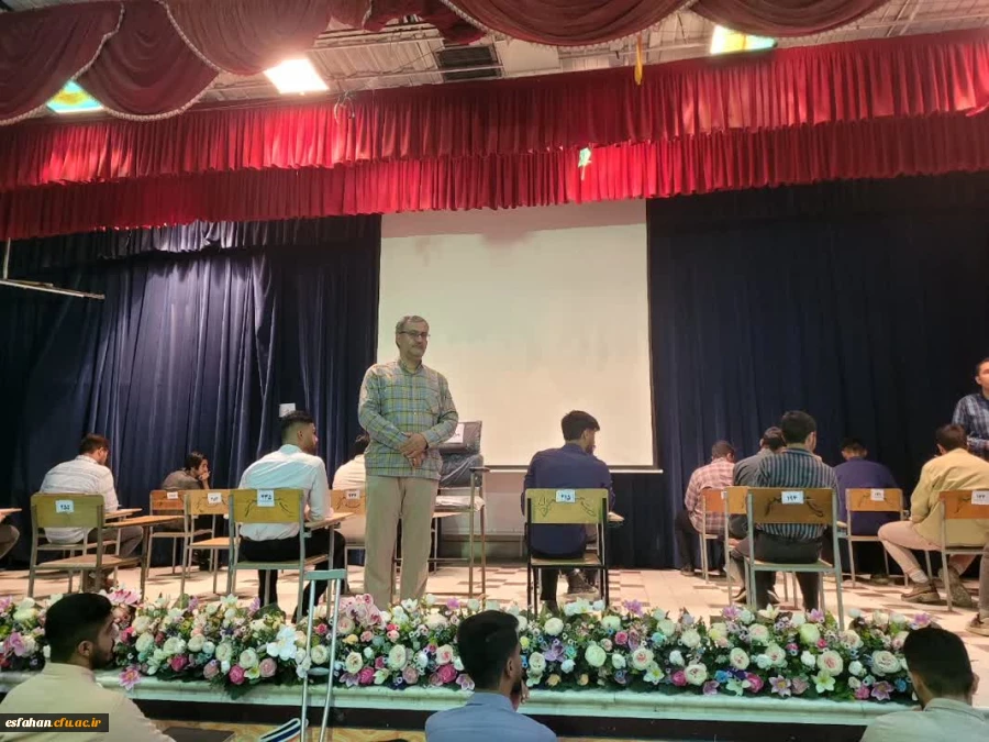 شروع آزمونهای پایان ترم در پردیس ها و مراکز دانشگاه فرهنگیان استان اصفهان  14