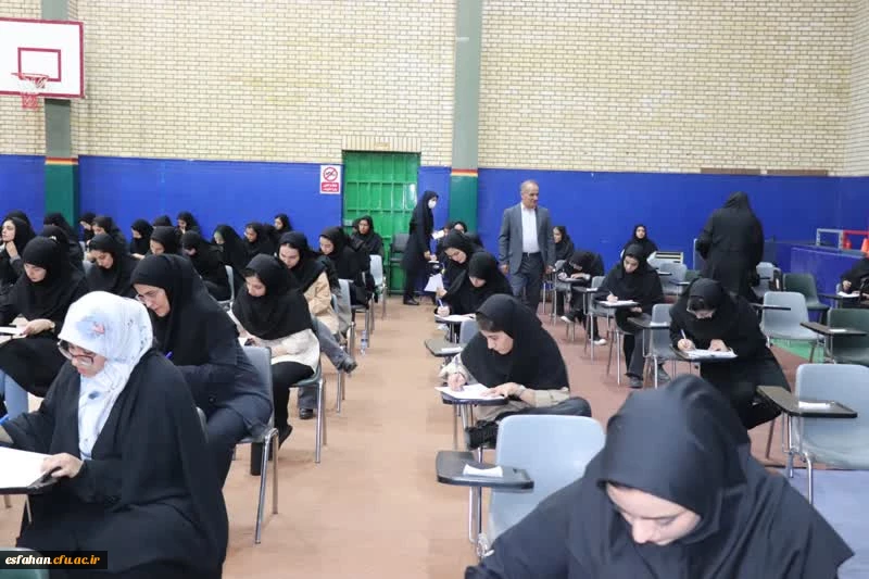 شروع آزمونهای پایان ترم در پردیس ها و مراکز دانشگاه فرهنگیان استان اصفهان  23