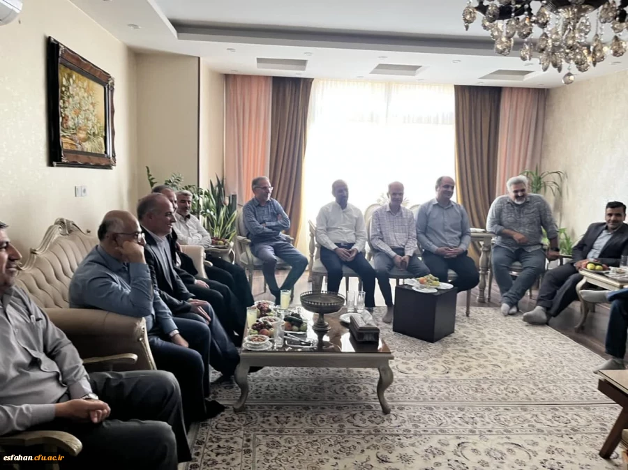 عیادت سرپرست دانشگاه فرهنگیان استان اصفهان و جمع همراه از ریاست سابق پردیس شهید باهنر اصفهان 5