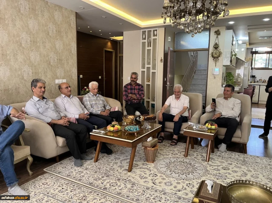 عیادت سرپرست دانشگاه فرهنگیان استان اصفهان و جمع همراه از ریاست سابق پردیس شهید باهنر اصفهان 7