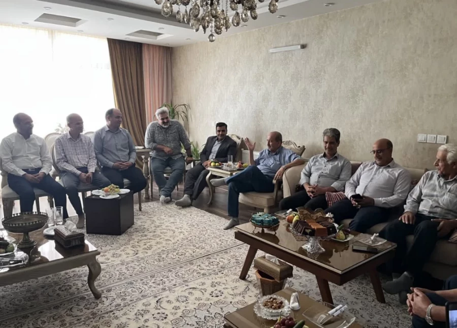 عیادت سرپرست دانشگاه فرهنگیان استان اصفهان و جمع همراه از ریاست سابق پردیس شهید باهنر اصفهان 7