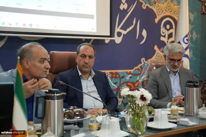 نشست روسای دانشگاه های اصفهان با معاون سیاسی، اجتماعی استانداری اصفهان 4