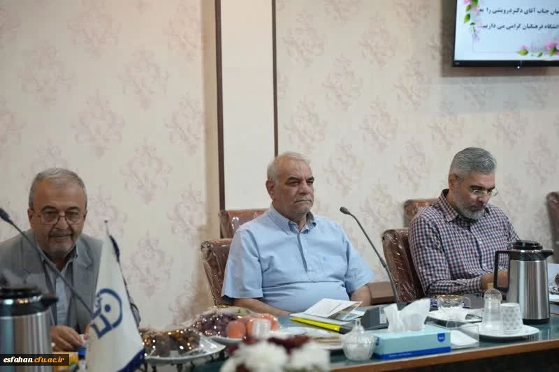 نشست روسای دانشگاه های اصفهان با معاون سیاسی، اجتماعی استانداری اصفهان 9
