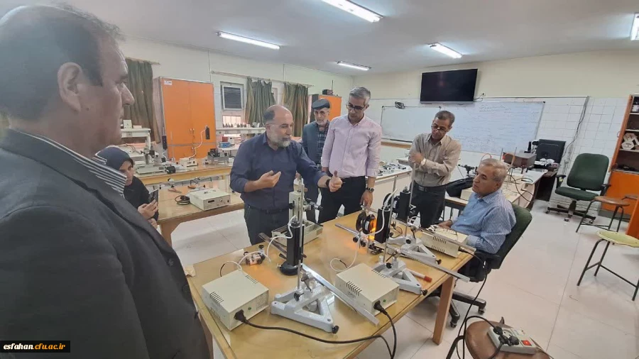 برگزاری دوره آموزشی «آشنایی باآزمایش های فیزیک نور و فیزیک مدرن» 2