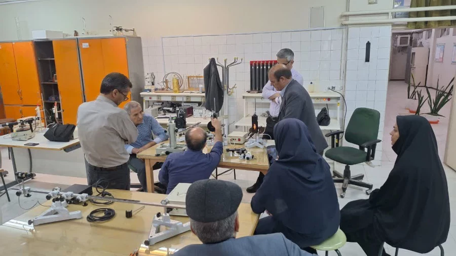 برگزاری دوره آموزشی «آشنایی باآزمایش های فیزیک نور و فیزیک مدرن» 3