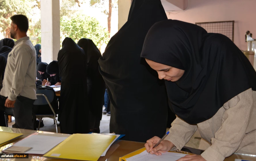 ادامه فرایند ثبت نام ورودی های جدید در پردیس ها و مراکز دانشگاه فرهنگیان استان اصفهان 14