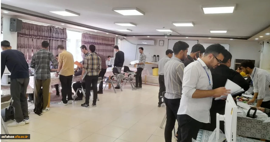 ادامه فرایند ثبت نام ورودی های جدید در پردیس ها و مراکز دانشگاه فرهنگیان استان اصفهان 4