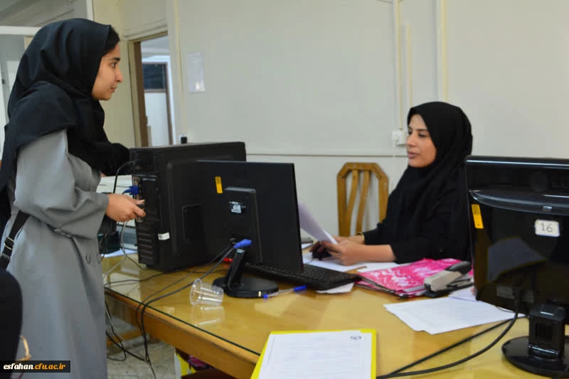 ادامه فرایند ثبت نام ورودی های جدید در پردیس ها و مراکز دانشگاه فرهنگیان استان اصفهان 23