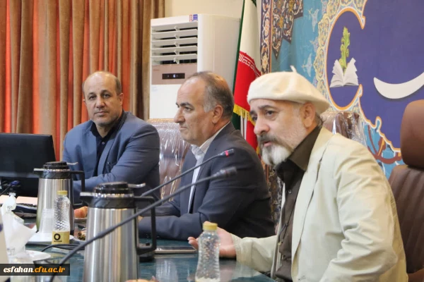 نشست صمیمی ریاست، مسئولین و دانشجویان دانشگاه فرهنگیان استان اصفهان با استاد برجسته هنر و نگارگری، استاد مجید صادق زاده  2