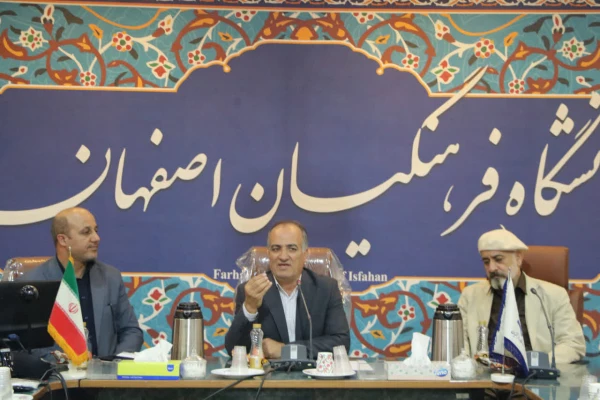 نشست صمیمی ریاست، مسئولین و دانشجویان دانشگاه فرهنگیان استان اصفهان با استاد برجسته هنر و نگارگری، استاد مجید صادق زاده  4