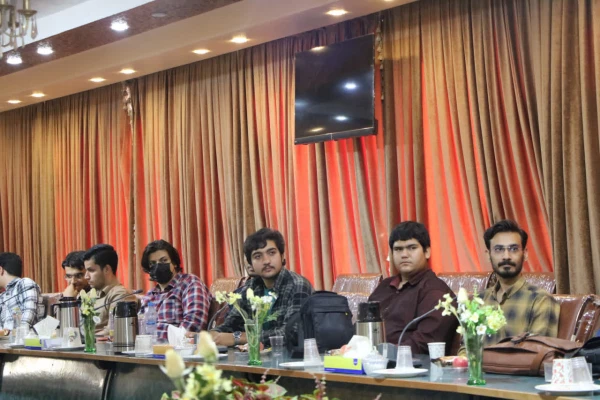 نشست صمیمی ریاست، مسئولین و دانشجویان دانشگاه فرهنگیان استان اصفهان با استاد برجسته هنر و نگارگری، استاد مجید صادق زاده  8