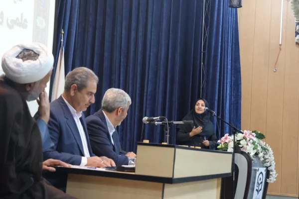 برگزاری نشست پرسش و پاسخ اساتید و کارکنان دانشگاه فرهنگیان استان اصفهان با رجبعلی برزویی رئیس دانشگاه فرهنگیان
 16