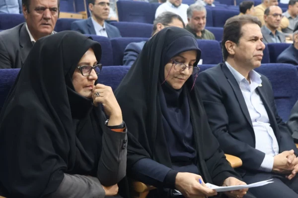 برگزاری نشست پرسش و پاسخ اساتید و کارکنان دانشگاه فرهنگیان استان اصفهان با رجبعلی برزویی رئیس دانشگاه فرهنگیان
 17