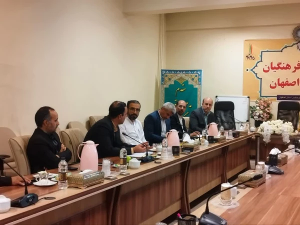 نشست صمیمی سید هاشم برقعی، معاون فرهنگی دانشگاه فرهنگیان اصفهان با پیشکسوتان حوزه فرهنگ و هنر 3