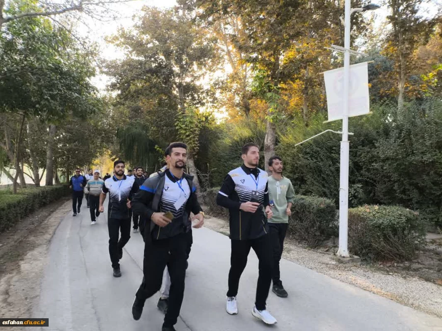 پیاده روی به مناسبت هفته تربیت بدنی  با حضور سرپرست دانشگاه فرهنگیان استان اصفهان، همکاران مدیریت استان، اساتید، دانشجومعلمان و همکاران پردیس ها و مراکز دانشگاه فرهنگیان استان اصفهان 3