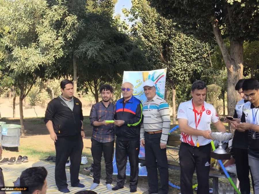 پیاده روی به مناسبت هفته تربیت بدنی  با حضور سرپرست دانشگاه فرهنگیان استان اصفهان، همکاران مدیریت استان، اساتید، دانشجومعلمان و همکاران پردیس ها و مراکز دانشگاه فرهنگیان استان اصفهان 6