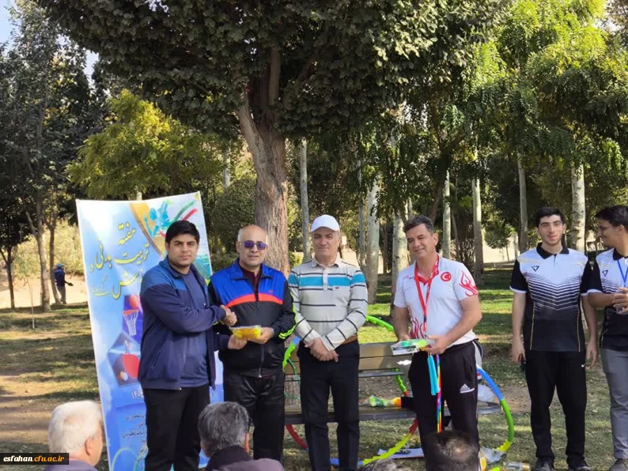 پیاده روی به مناسبت هفته تربیت بدنی  با حضور سرپرست دانشگاه فرهنگیان استان اصفهان، همکاران مدیریت استان، اساتید، دانشجومعلمان و همکاران پردیس ها و مراکز دانشگاه فرهنگیان استان اصفهان 3