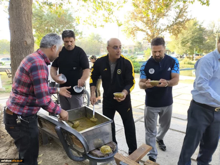پیاده روی به مناسبت هفته تربیت بدنی  با حضور سرپرست دانشگاه فرهنگیان استان اصفهان، همکاران مدیریت استان، اساتید، دانشجومعلمان و همکاران پردیس ها و مراکز دانشگاه فرهنگیان استان اصفهان 4