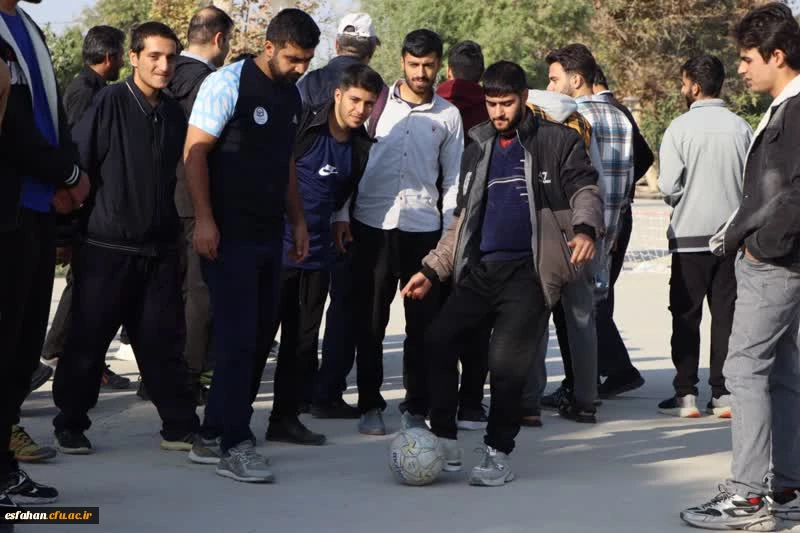 پیاده روی به مناسبت هفته تربیت بدنی  با حضور سرپرست دانشگاه فرهنگیان استان اصفهان، همکاران مدیریت استان، اساتید، دانشجومعلمان و همکاران پردیس ها و مراکز دانشگاه فرهنگیان استان اصفهان 17