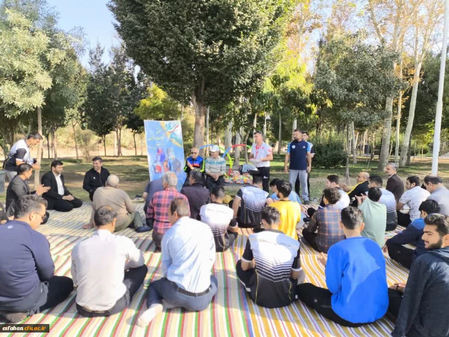 پیاده روی به مناسبت هفته تربیت بدنی  با حضور سرپرست دانشگاه فرهنگیان استان اصفهان، همکاران مدیریت استان، اساتید، دانشجومعلمان و همکاران پردیس ها و مراکز دانشگاه فرهنگیان استان اصفهان 6