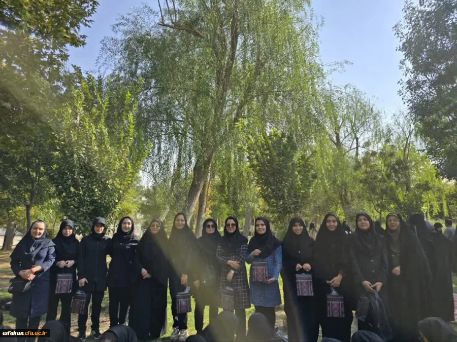 پیاده روی به مناسبت هفته تربیت بدنی  با حضور سرپرست دانشگاه فرهنگیان استان اصفهان، همکاران مدیریت استان، اساتید، دانشجومعلمان و همکاران پردیس ها و مراکز دانشگاه فرهنگیان استان اصفهان 17