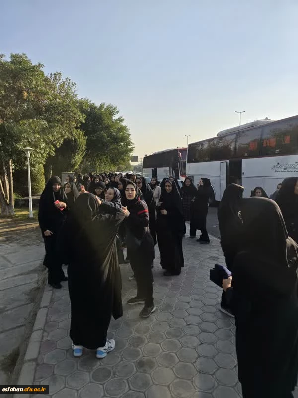 پیاده روی به مناسبت هفته تربیت بدنی  با حضور سرپرست دانشگاه فرهنگیان استان اصفهان، همکاران مدیریت استان، اساتید، دانشجومعلمان و همکاران پردیس ها و مراکز دانشگاه فرهنگیان استان اصفهان 23