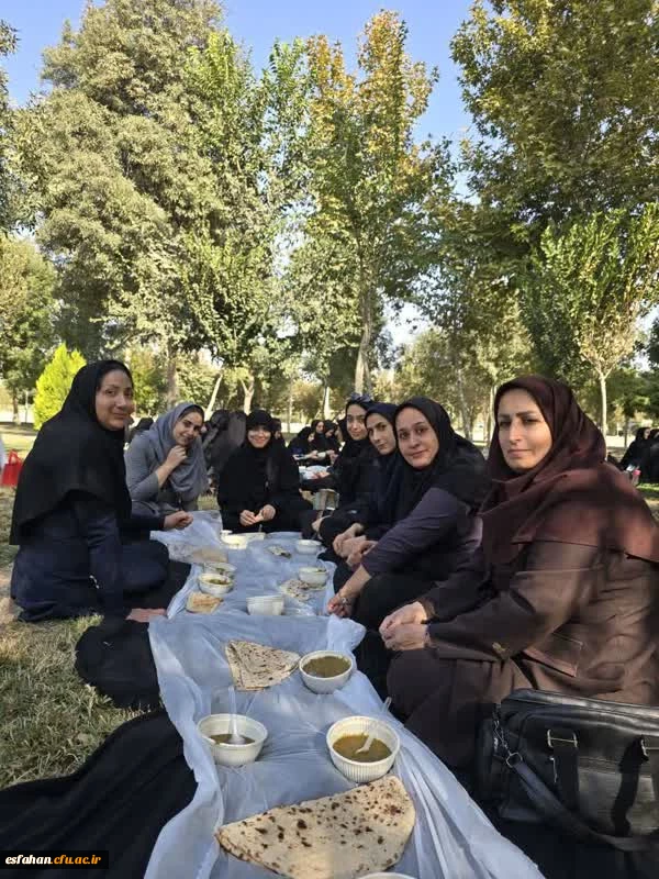 پیاده روی به مناسبت هفته تربیت بدنی  با حضور سرپرست دانشگاه فرهنگیان استان اصفهان، همکاران مدیریت استان، اساتید، دانشجومعلمان و همکاران پردیس ها و مراکز دانشگاه فرهنگیان استان اصفهان 24