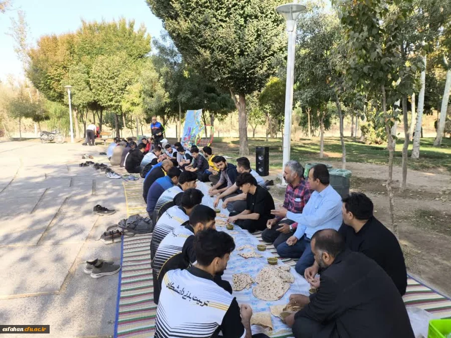 پیاده روی به مناسبت هفته تربیت بدنی  با حضور سرپرست دانشگاه فرهنگیان استان اصفهان، همکاران مدیریت استان، اساتید، دانشجومعلمان و همکاران پردیس ها و مراکز دانشگاه فرهنگیان استان اصفهان 11