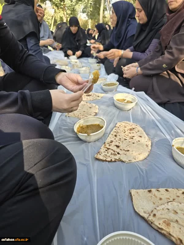 پیاده روی به مناسبت هفته تربیت بدنی  با حضور سرپرست دانشگاه فرهنگیان استان اصفهان، همکاران مدیریت استان، اساتید، دانشجومعلمان و همکاران پردیس ها و مراکز دانشگاه فرهنگیان استان اصفهان 25