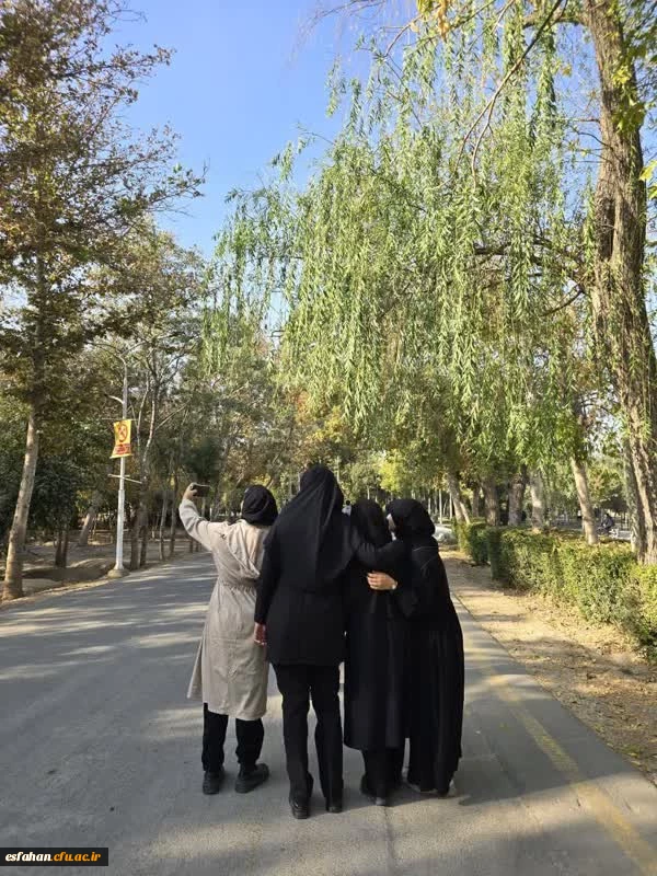 پیاده روی به مناسبت هفته تربیت بدنی  با حضور سرپرست دانشگاه فرهنگیان استان اصفهان، همکاران مدیریت استان، اساتید، دانشجومعلمان و همکاران پردیس ها و مراکز دانشگاه فرهنگیان استان اصفهان 26